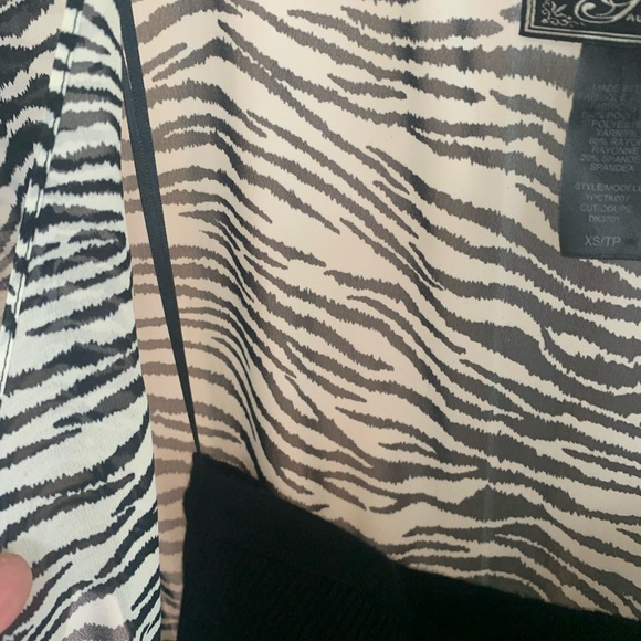 GUESS Authentic Brand Top (Size - XS) Sweater Shirting - Picture 12 of 13